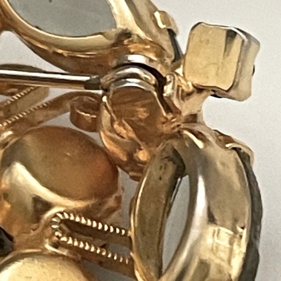 Verified JULIANA D&E Vintage Grey Black AB Gold Scrolls Tiered Brooch Earrings - Picture 5 of 9